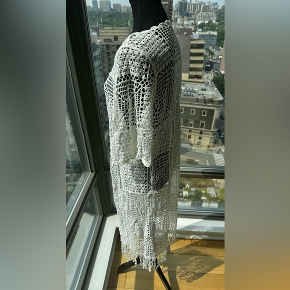 🆕 FARM Rio 🧿 NWOT Floral Crochet Lace Through Kimono, White - Sz L - Picture 10 of 15